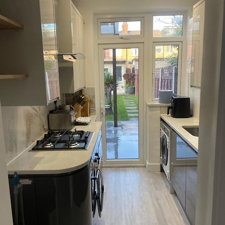 Modern Home With Driveway Parking For 2 Vehicles, Near Tottenham Hotspur Stadium, White Hart Lane Train Station Londres Exterior foto
