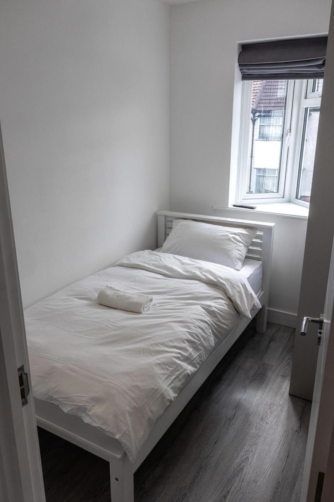 Modern Home With Driveway Parking For 2 Vehicles, Near Tottenham Hotspur Stadium, White Hart Lane Train Station Londres Exterior foto